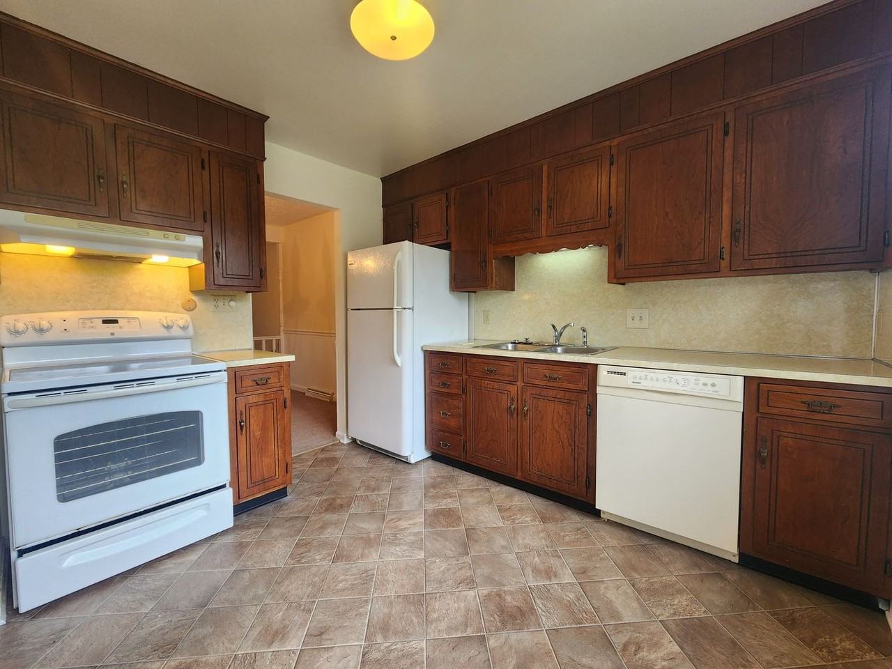 34 William Penn Dr - Photo 3 of 24