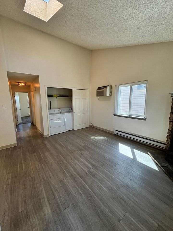 210 S Ingalls St #9 - Photo 4 of 14