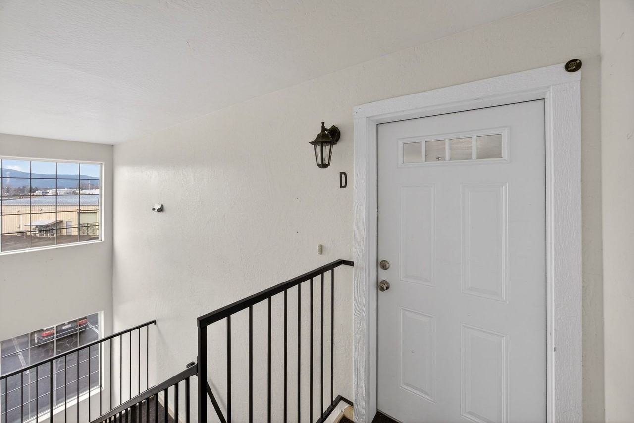 2525 Corona Ave #C - Photo 4 of 31
