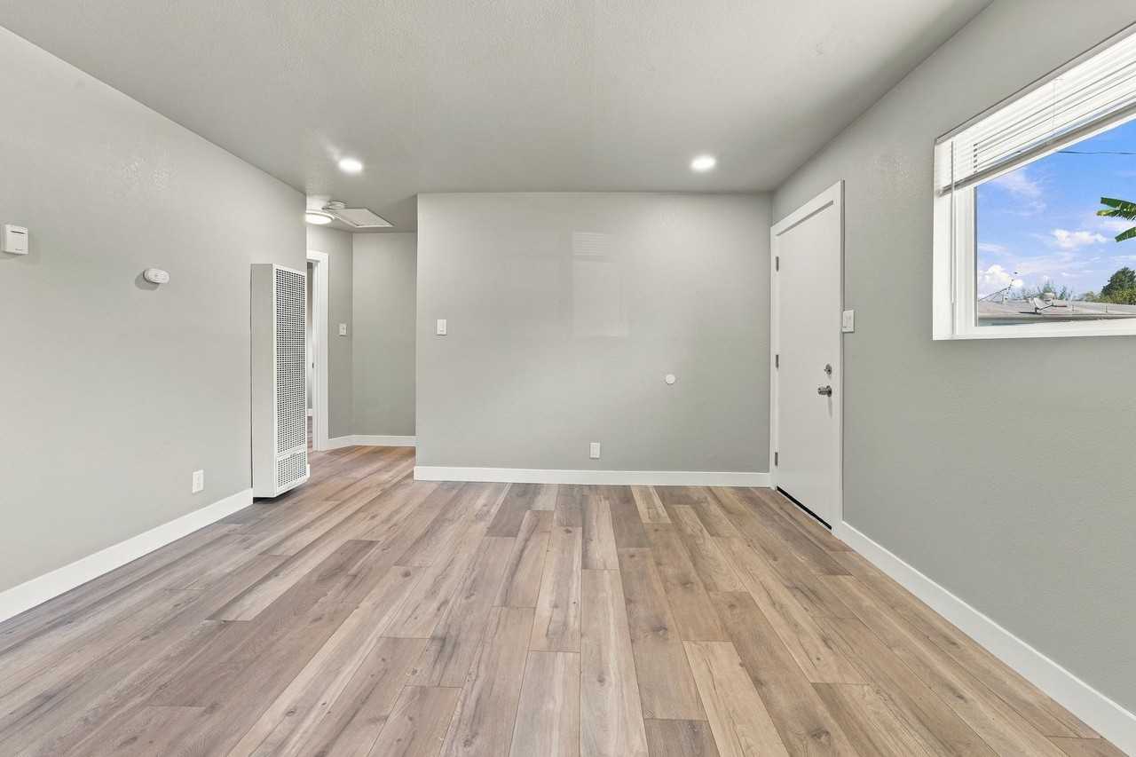 811 Blossom Way - Photo 2 of 32