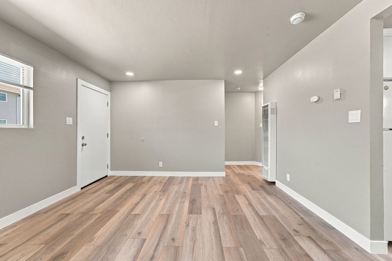 813 Blossom Way - Photo 2 of 30