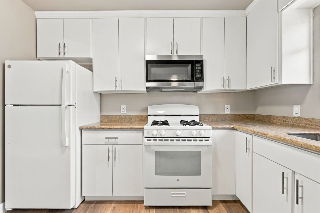 813 Blossom Way - Photo 6 of 30