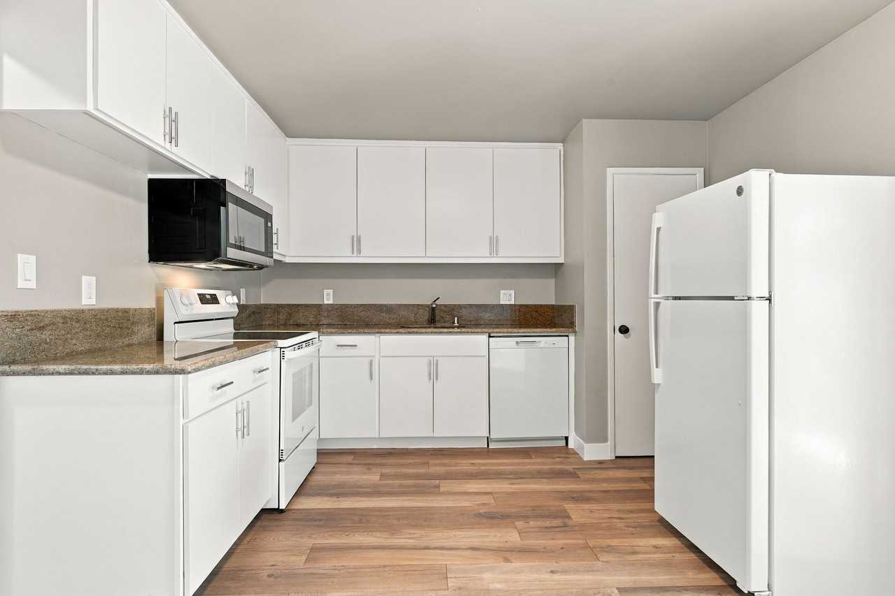 821 Blossom Way - Photo 5 of 27