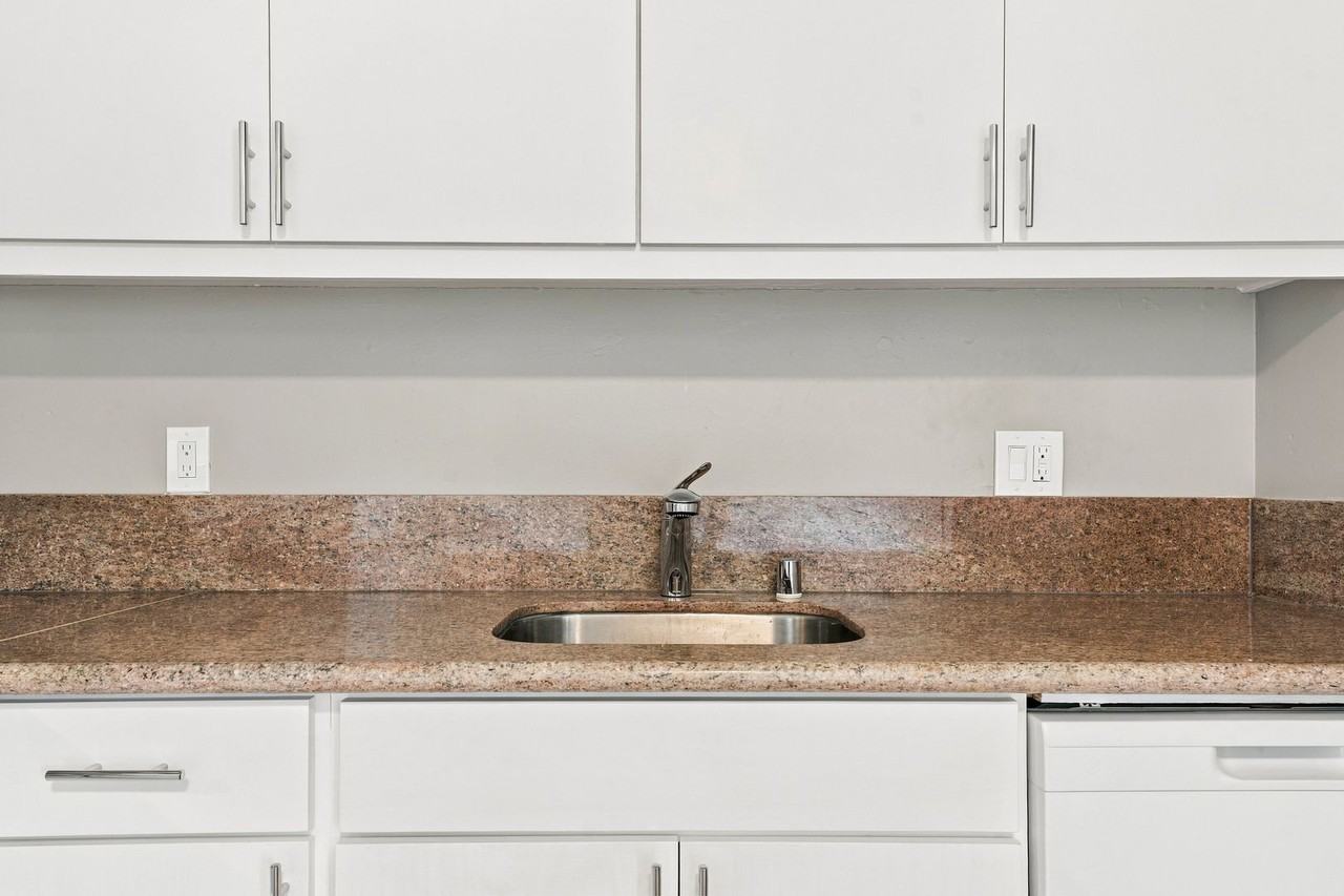 821 Blossom Way - Photo 7 of 27