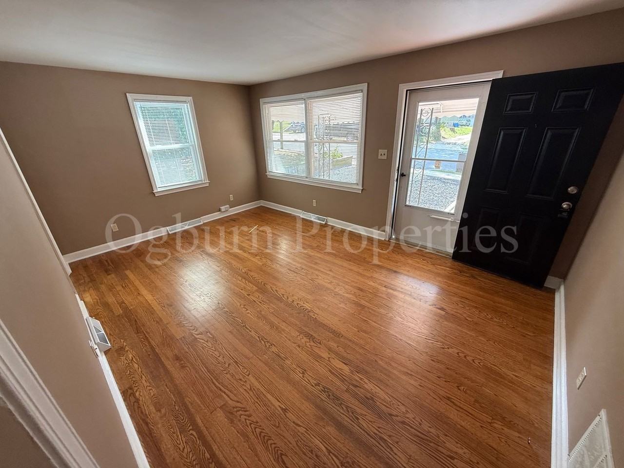 2621 Stockton St - Photo 2 of 9