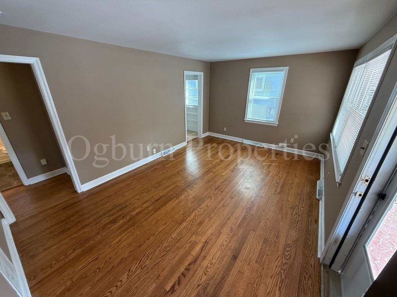 2621 Stockton St - Photo 4 of 9