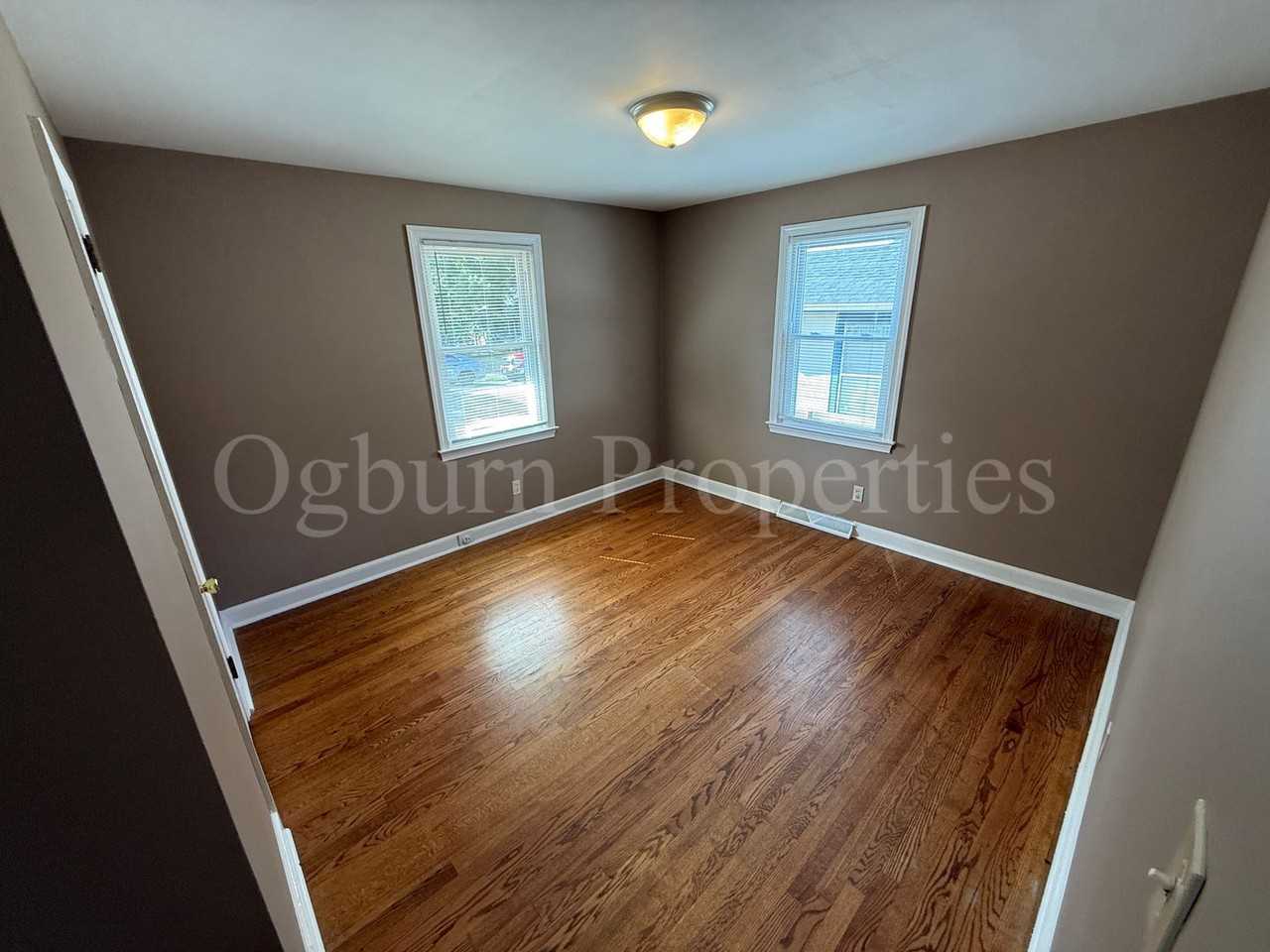 2621 Stockton St - Photo 6 of 9