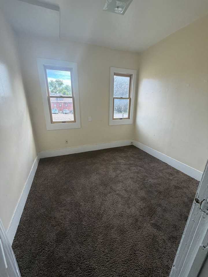 235 Westwood Ave - Photo 5 of 9