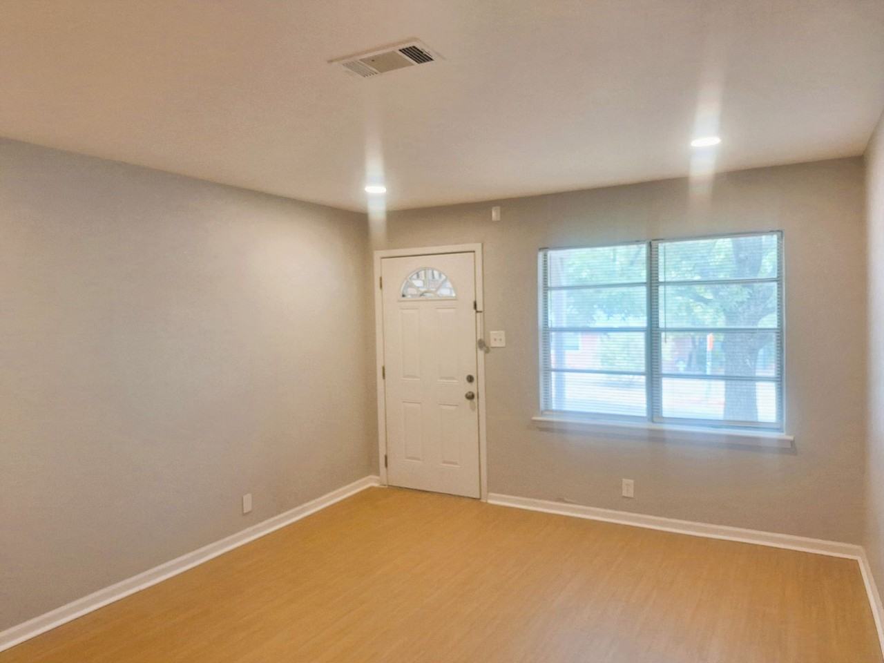 7204 Karen Dr - Photo 4 of 38