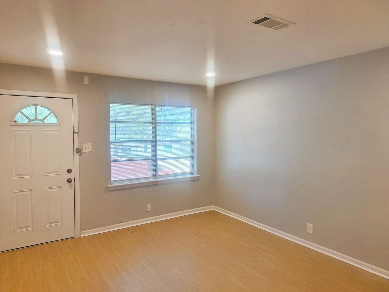 7204 Karen Dr - Photo 5 of 38