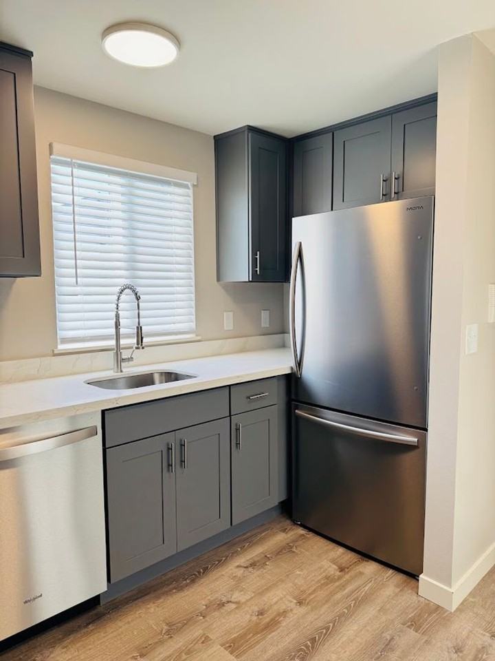 North Holland Apartments - Photo 4 of 24