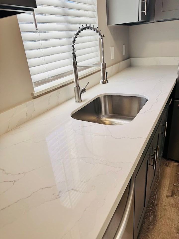 North Holland Apartments - Photo 5 of 24