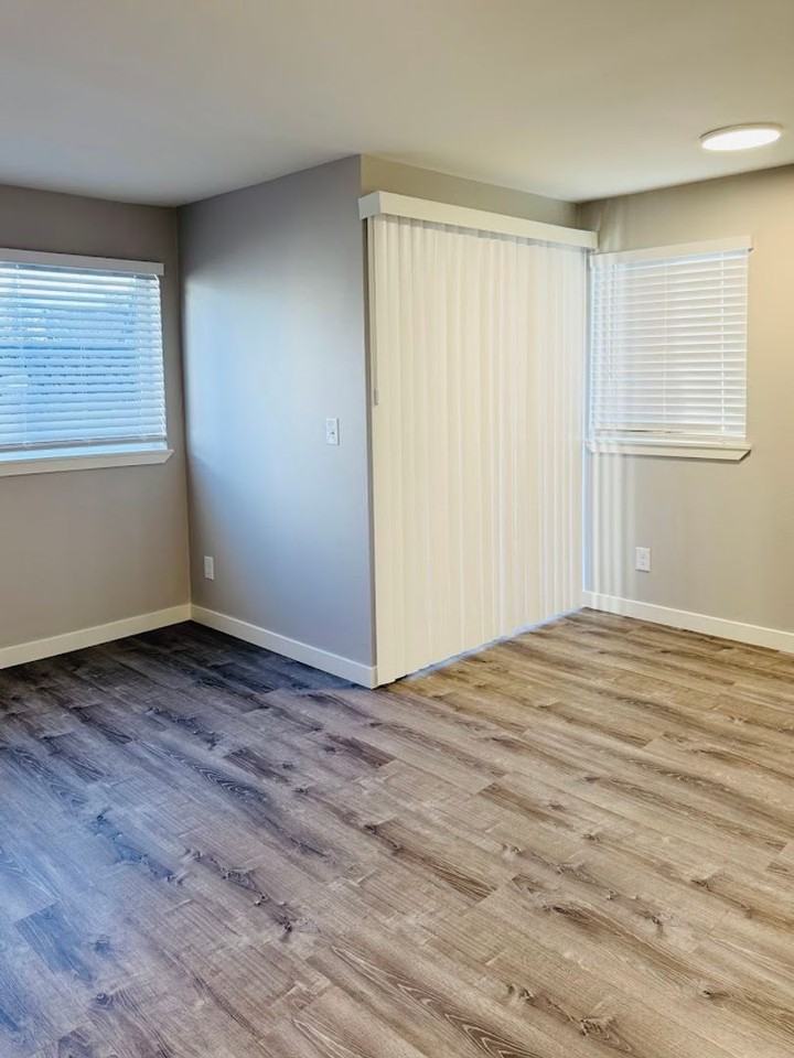 North Holland Apartments - Photo 7 of 24