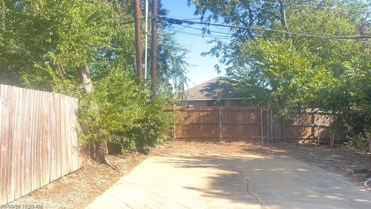 207 Hosack St - Photo 3 of 24