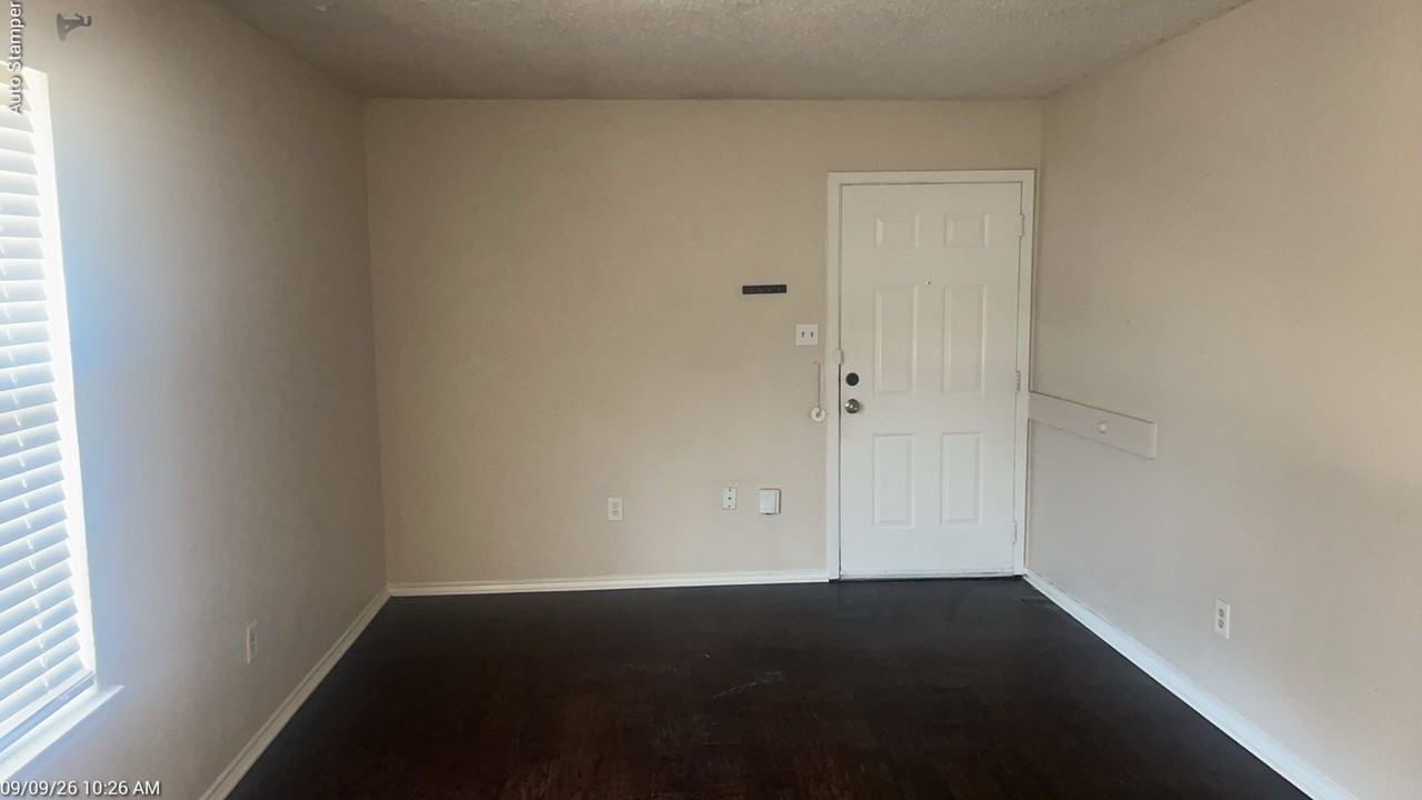 207 Hosack St - Photo 6 of 24