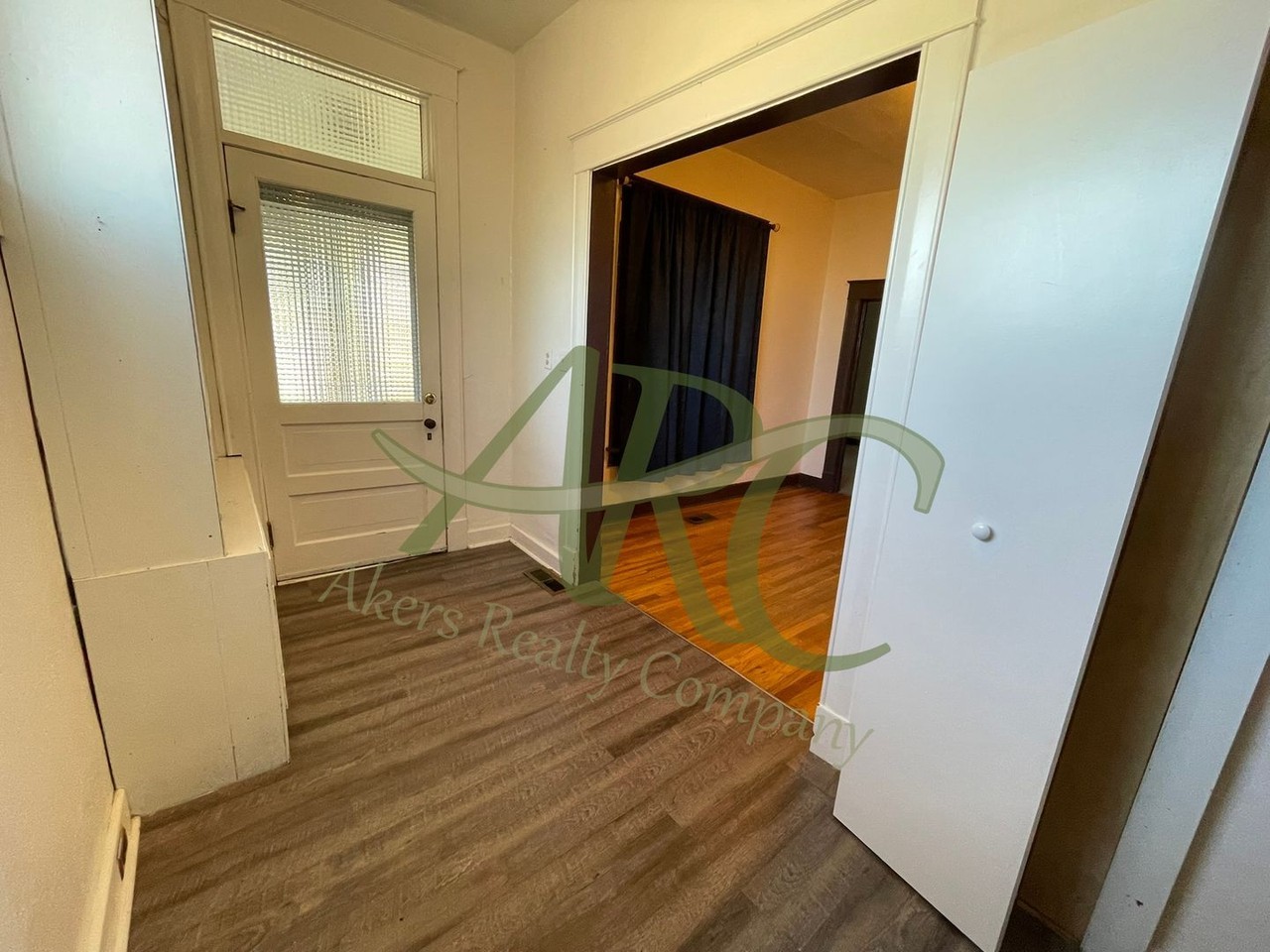 501 Van Buren St - Photo 5 of 28