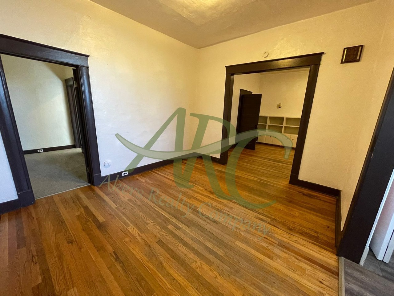501 Van Buren St - Photo 6 of 28