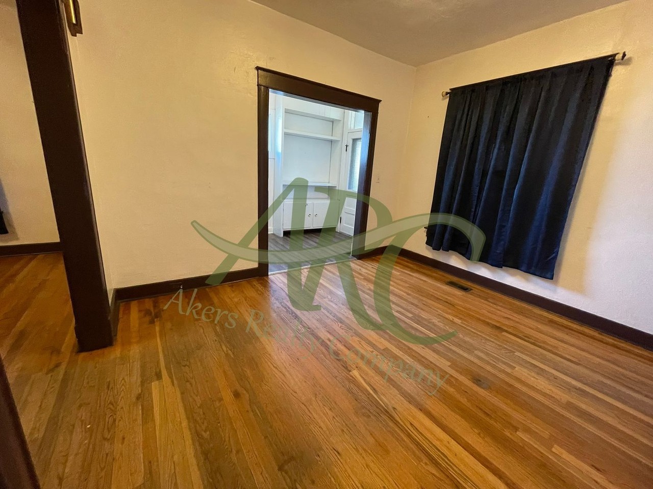 501 Van Buren St - Photo 7 of 28
