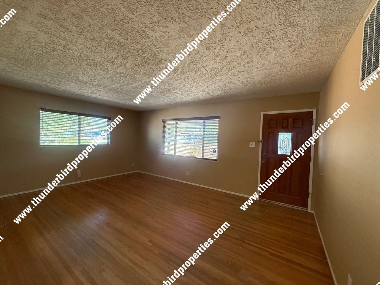 5709 Arvilla Ave Ne - Photo 6 of 22