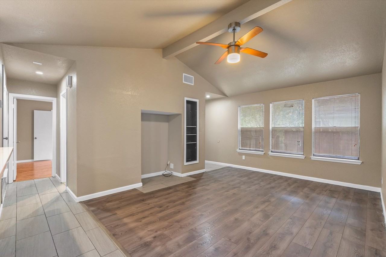1131 Byers Ln - Photo 4 of 24