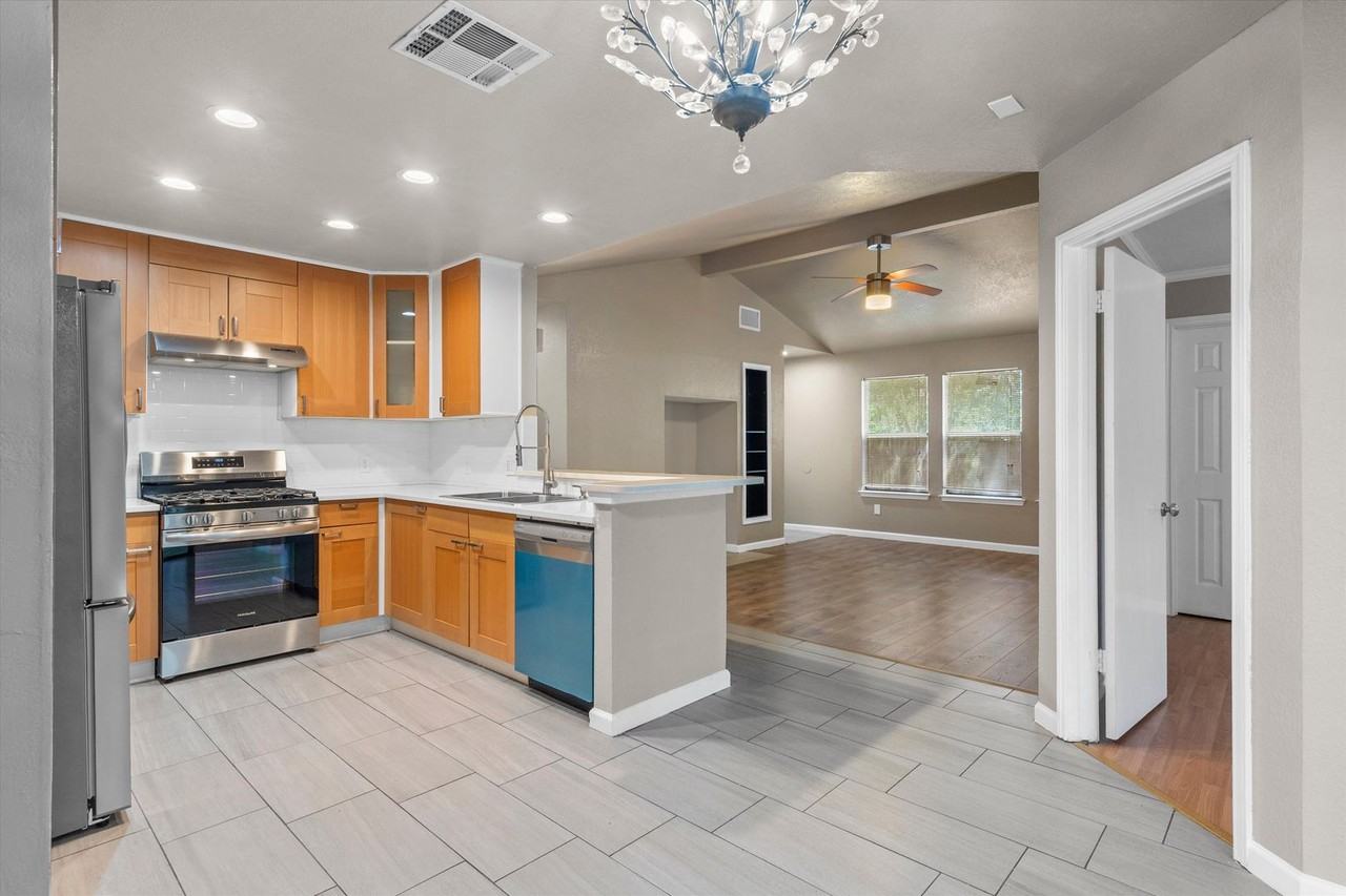 1131 Byers Ln - Photo 7 of 24