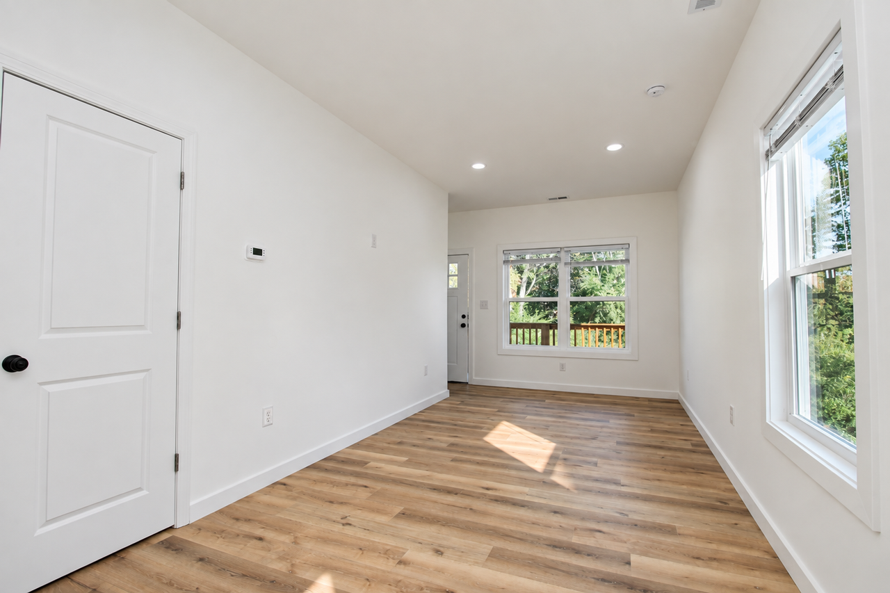 132 Stone Dr - Photo 4 of 20
