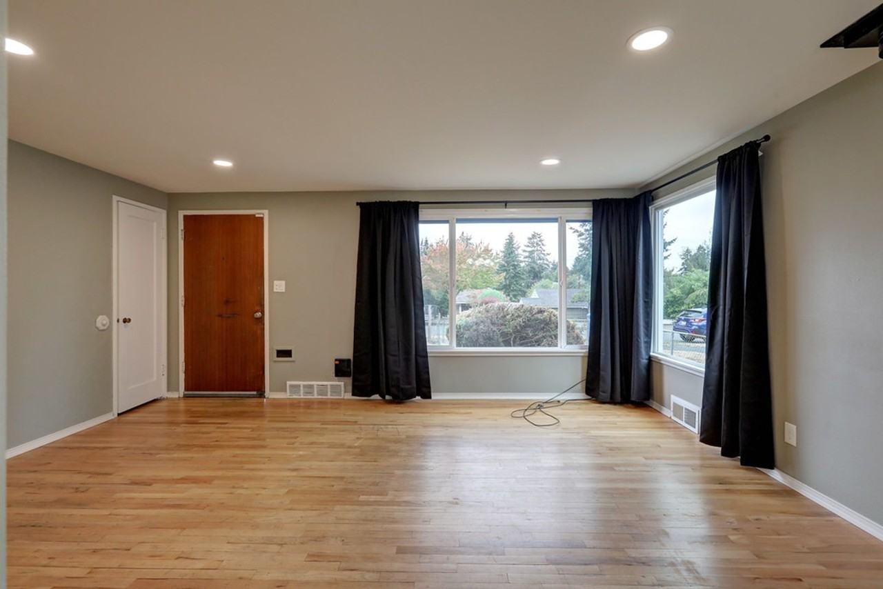 3244 46th Ave Sw - Photo 2 of 16