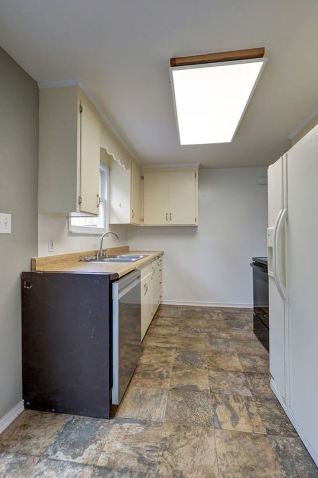3244 46th Ave Sw - Photo 5 of 16