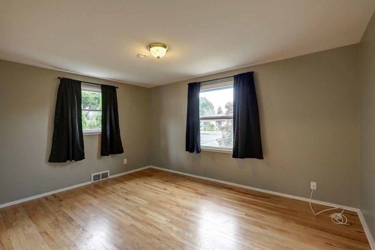 3244 46th Ave Sw - Photo 7 of 16