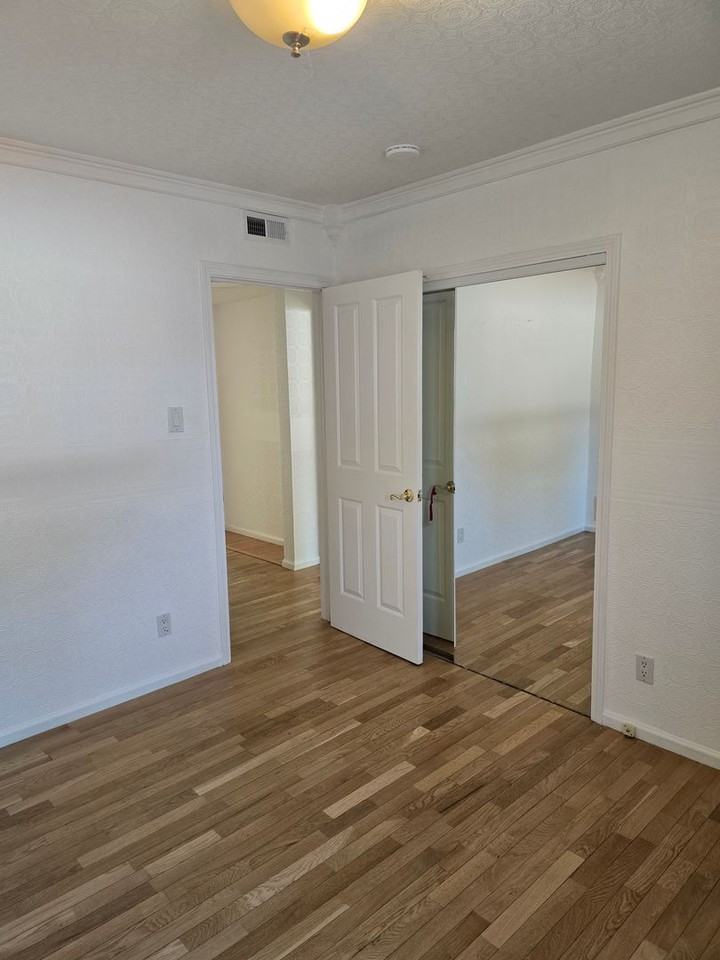 652 Arbutus St - Photo 6 of 17
