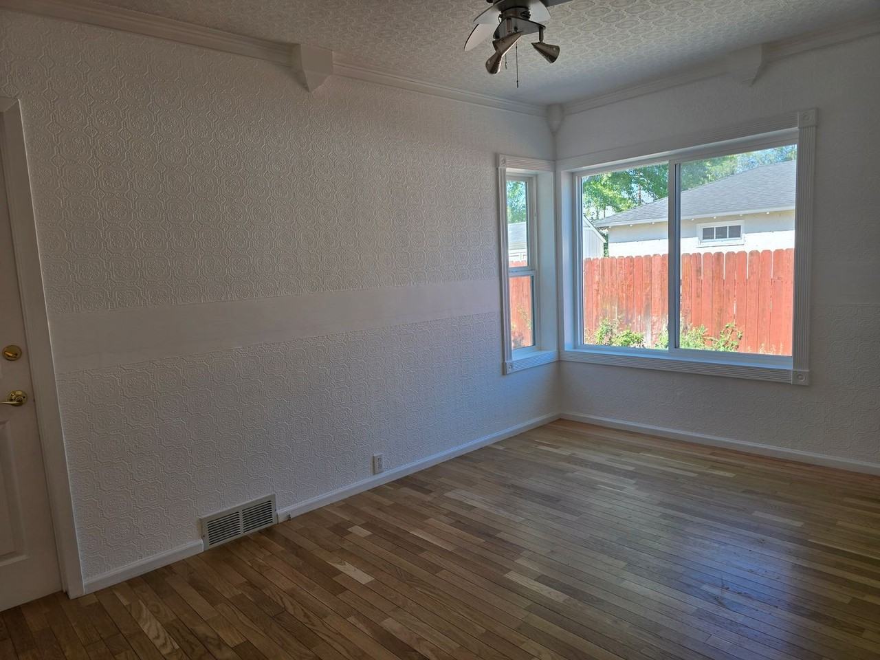 652 Arbutus St - Photo 7 of 17