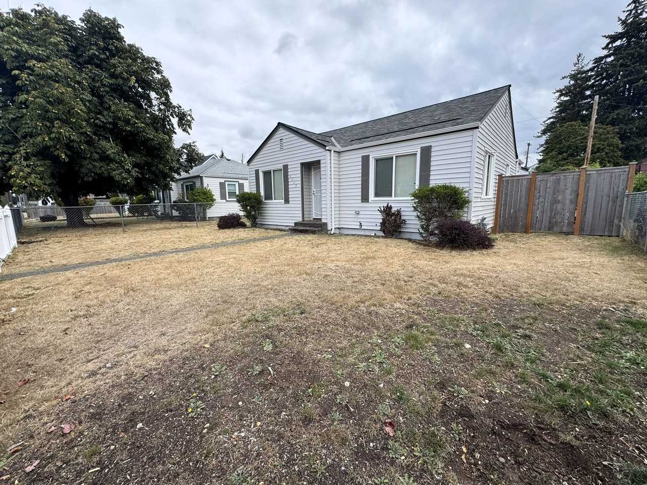 8323 S I St - Photo 3 of 27