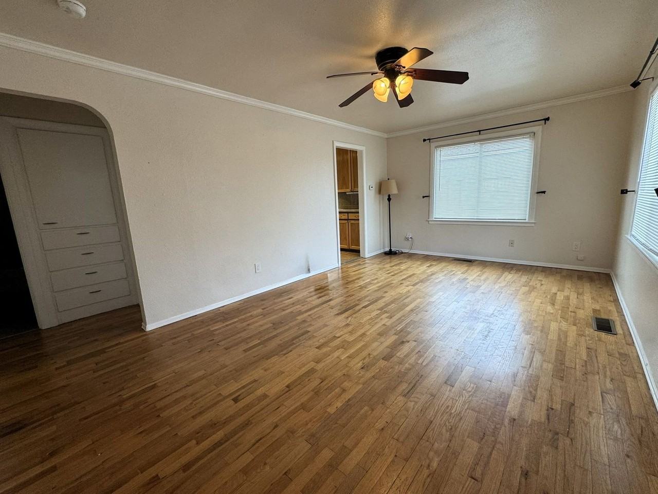 8323 S I St - Photo 5 of 27