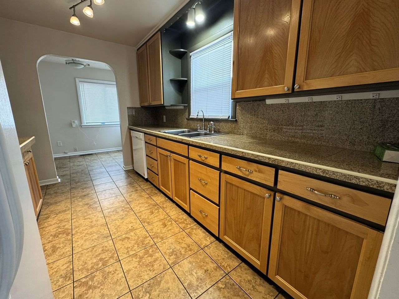 8323 S I St - Photo 7 of 27