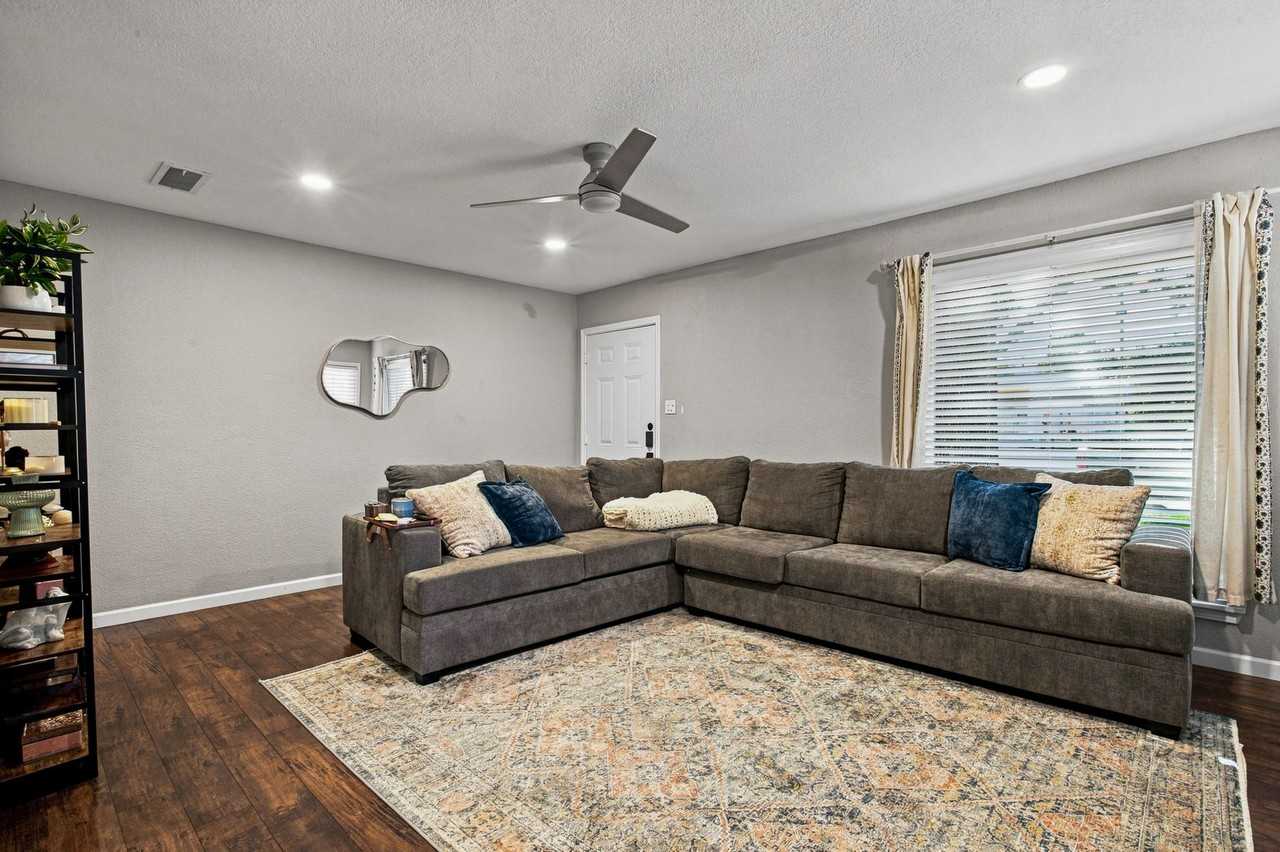 3619 Kell St - Photo 5 of 28