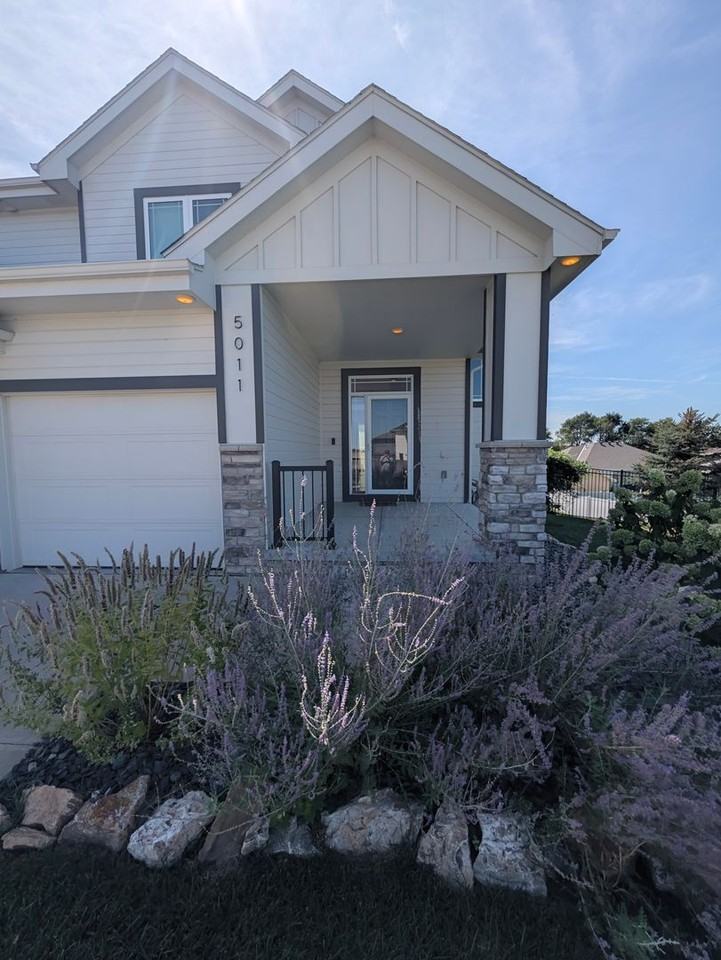 5011 Clearwater Dr - Photo 3 of 50