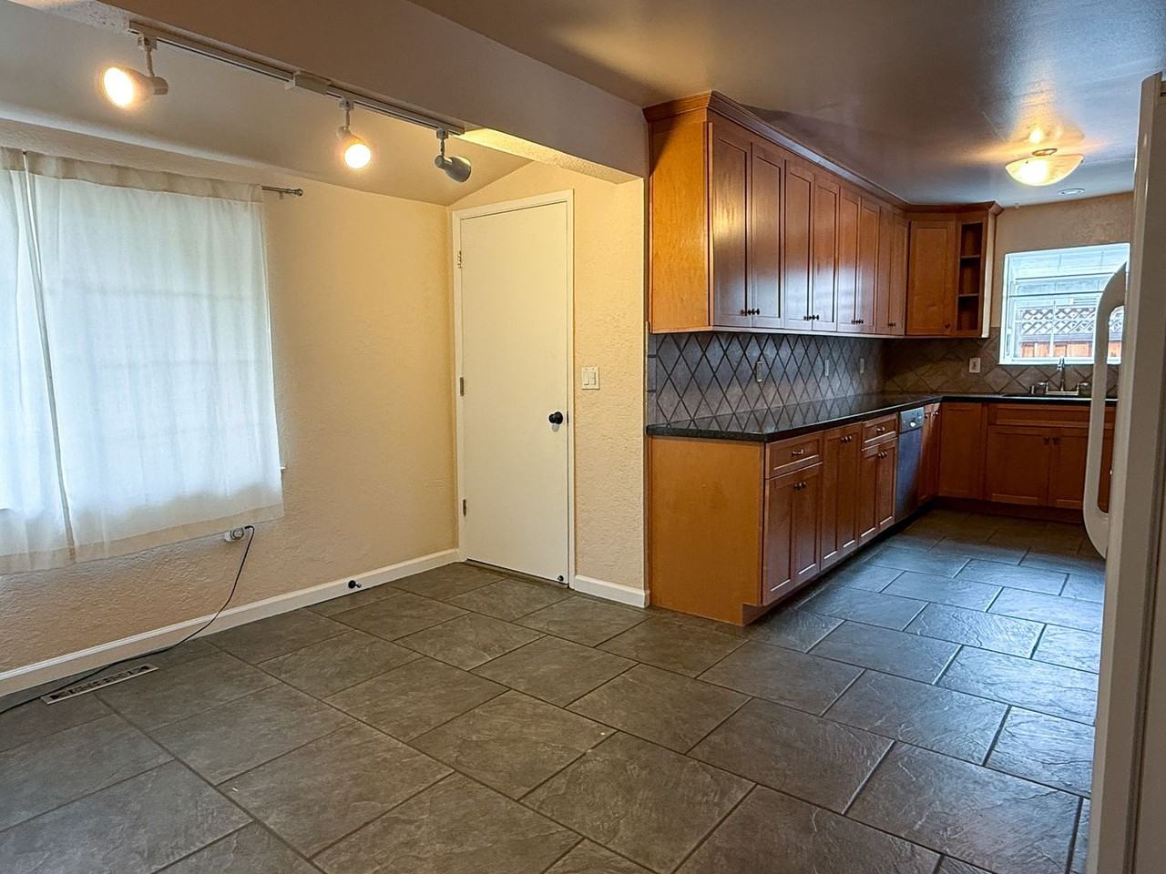 1608 Ronald Ct - Photo 5 of 15