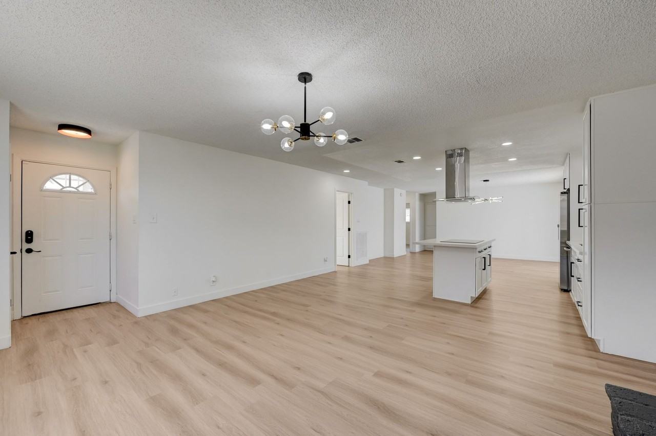 4382 Del Santos Dr - Photo 4 of 14