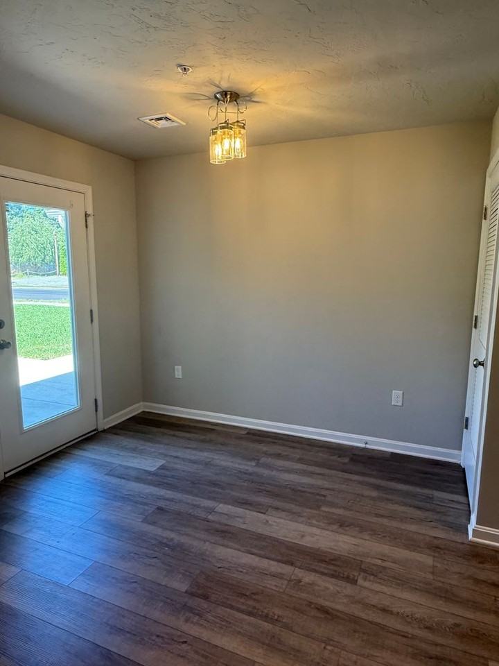 650 650 North College St Carlisle PA - Photo 2 of 10