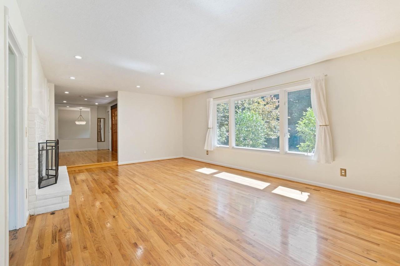 13745 Cameo Ct - Photo 4 of 50