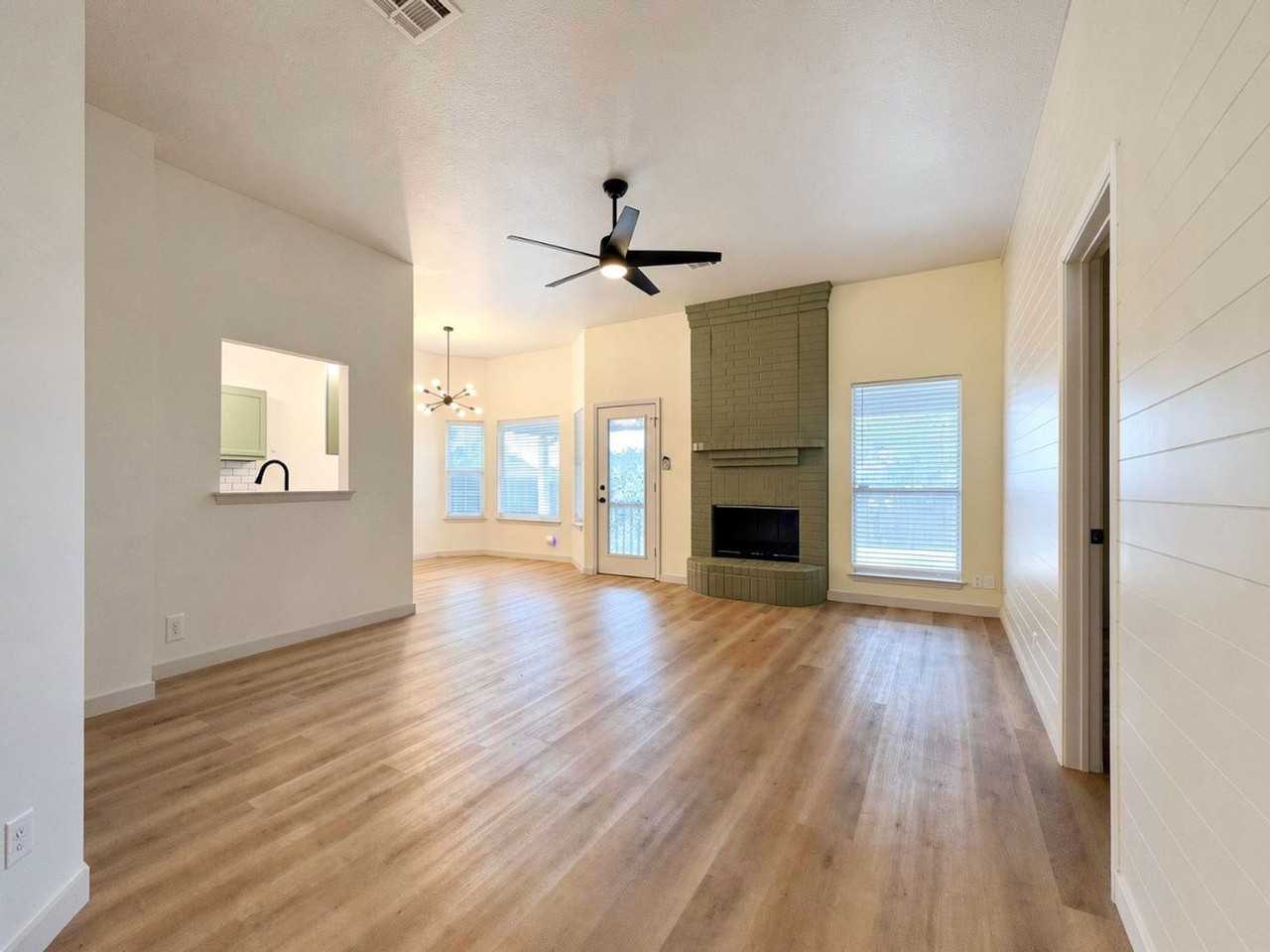4810 Stone Pointe Dr - Photo 3 of 9