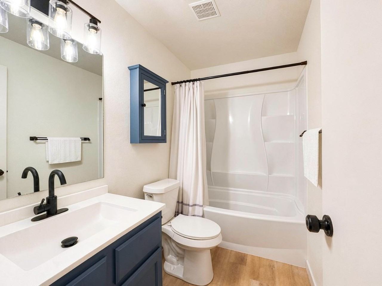 4810 Stone Pointe Dr - Photo 5 of 9