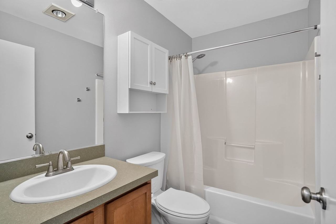 18055 Bluff Rd - Photo 3 of 20