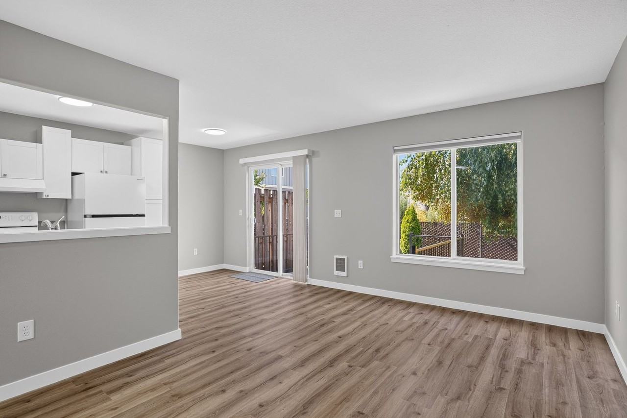 18055 Bluff Rd - Photo 4 of 20