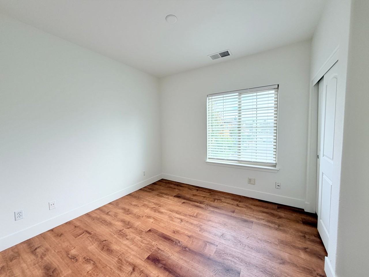 1463 Trombetta St - Photo 5 of 8