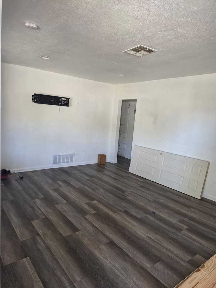 1225 Castaic Ave - Photo 3 of 14