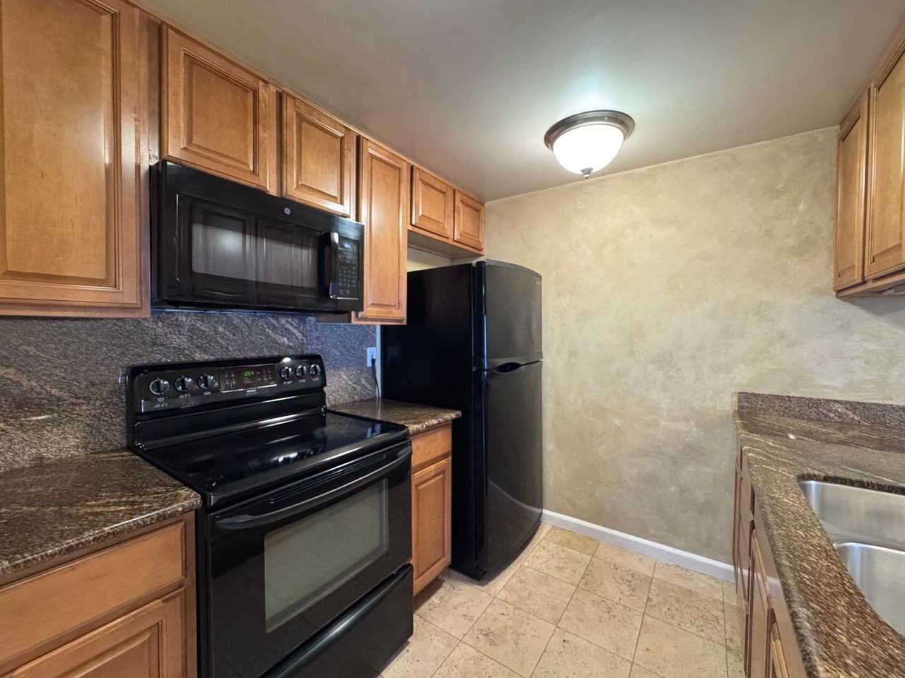 5572 Magnolia Ter - Photo 3 of 14