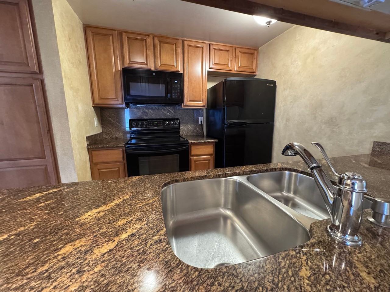 5572 Magnolia Ter - Photo 6 of 14