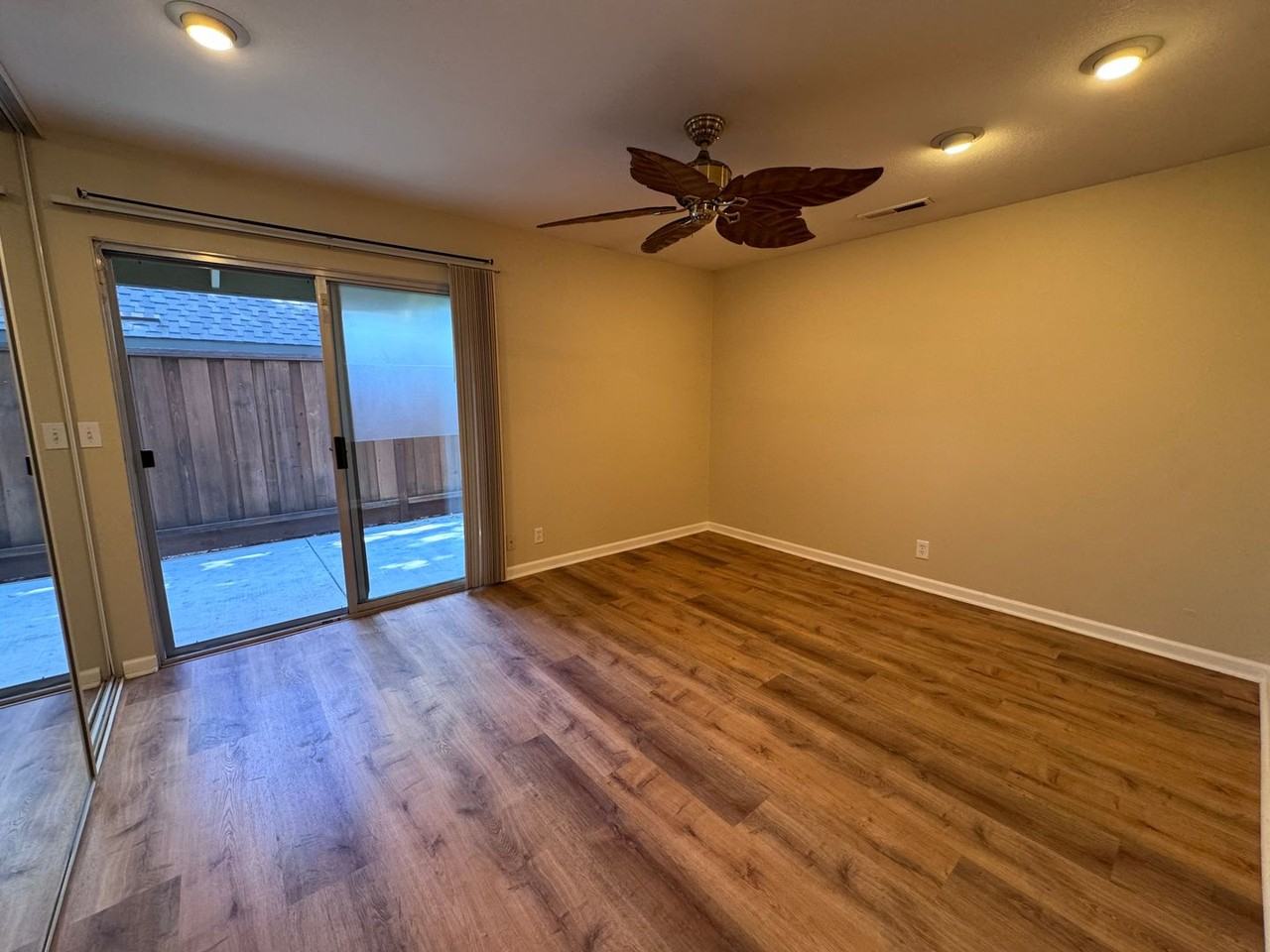 5572 Magnolia Ter - Photo 7 of 14