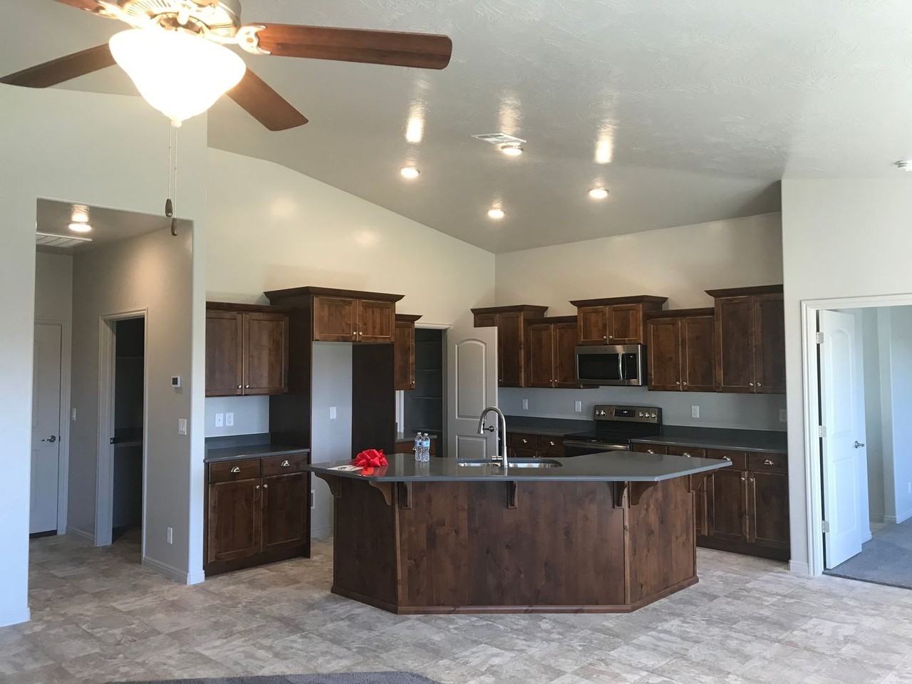 4032 S 890 E - Photo 2 of 7